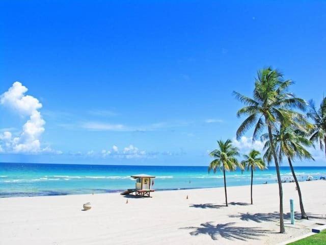 Апартаменты Hallandale Gulfstream Pool Walk To The Beach Халландейл-Бич Экстерьер фото