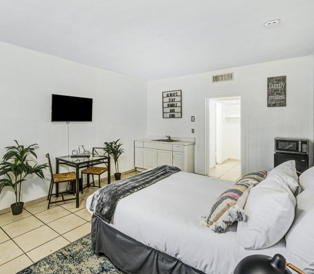 Апартаменты Hallandale Gulfstream Pool Walk To The Beach Халландейл-Бич Экстерьер фото